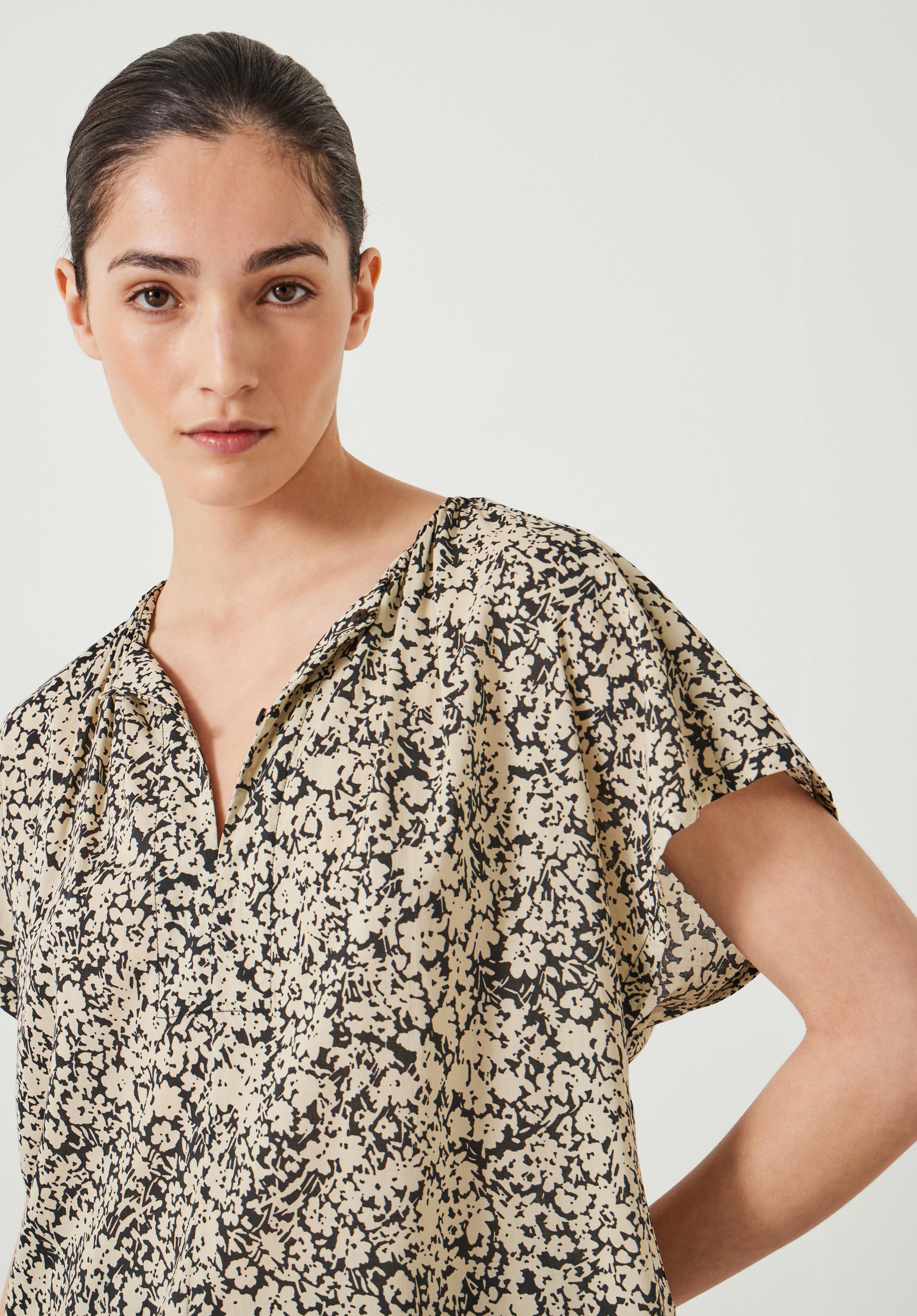 Taz Short Sleeve Blouse | Silhouette Floral Neutral | hush