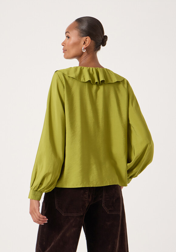 Air Flow Ruffle Blouse