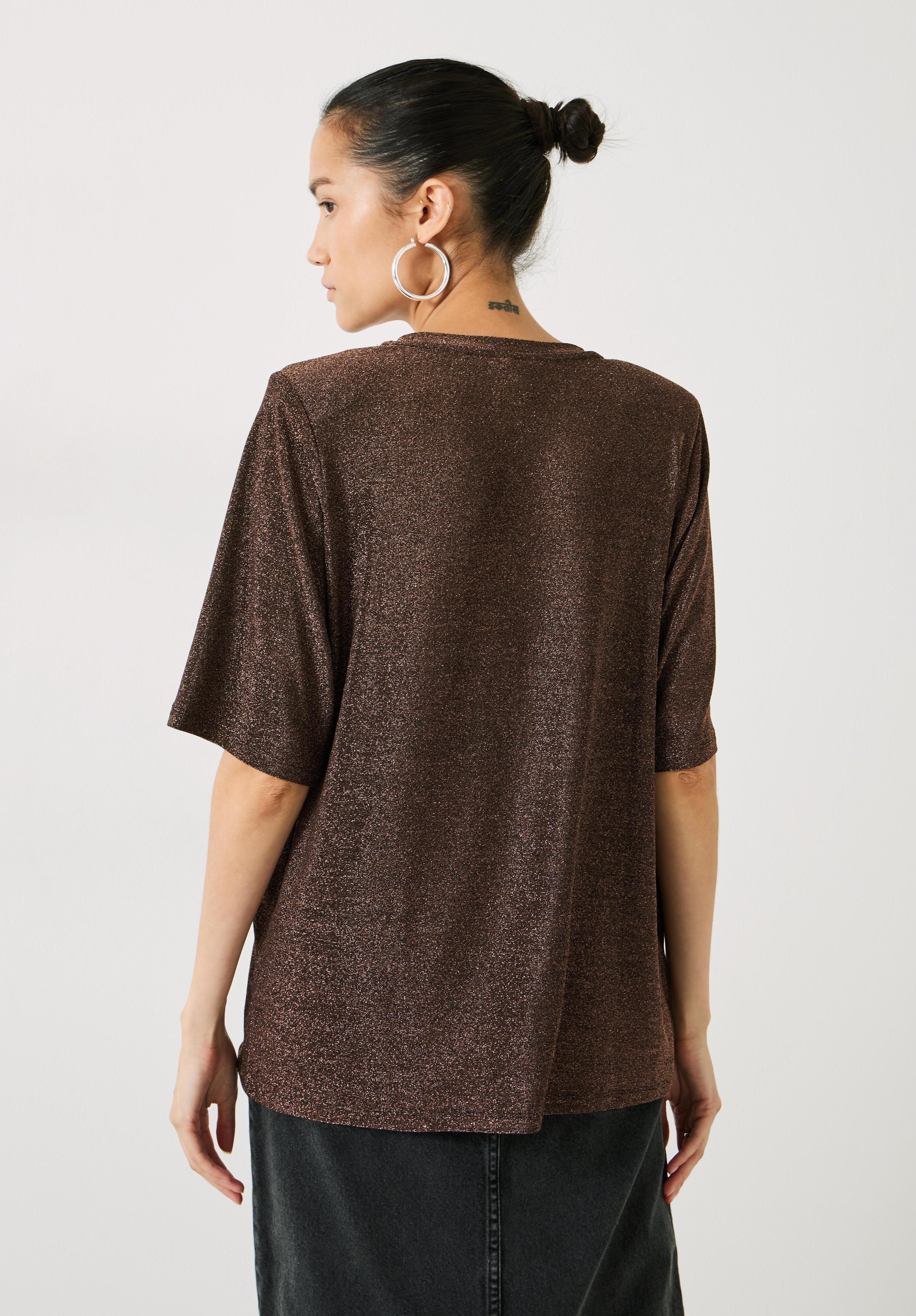 Grey shoulder store pad top