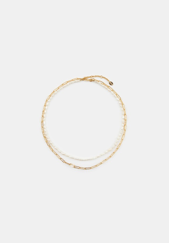 Hadley Hammered Pearl and Chain Necklace Hadley Hammered Pearl and Chain Necklace