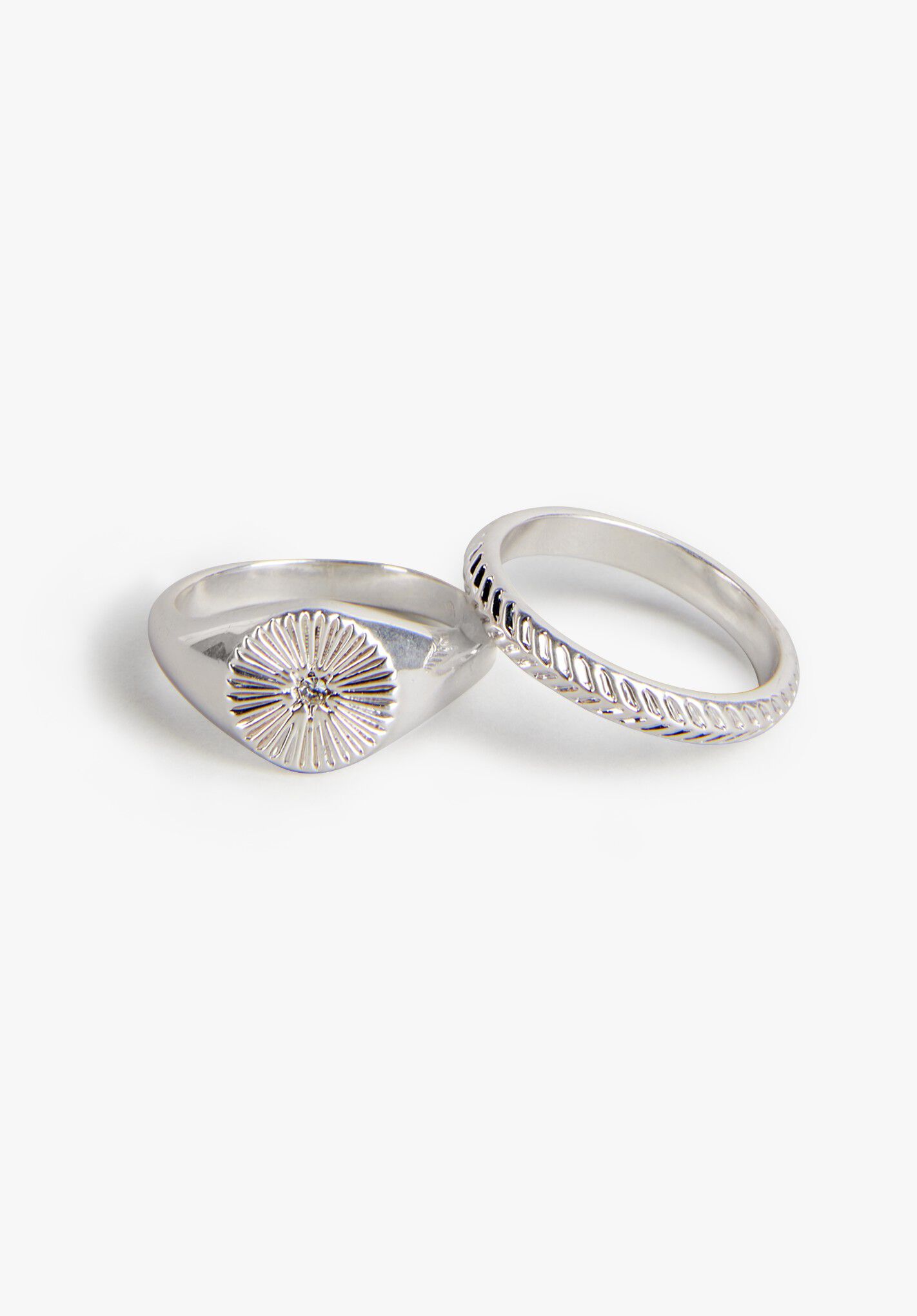 Signet best sale ring trend
