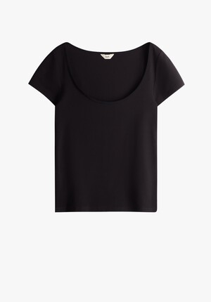 Scoop Neck Slim T-Shirt