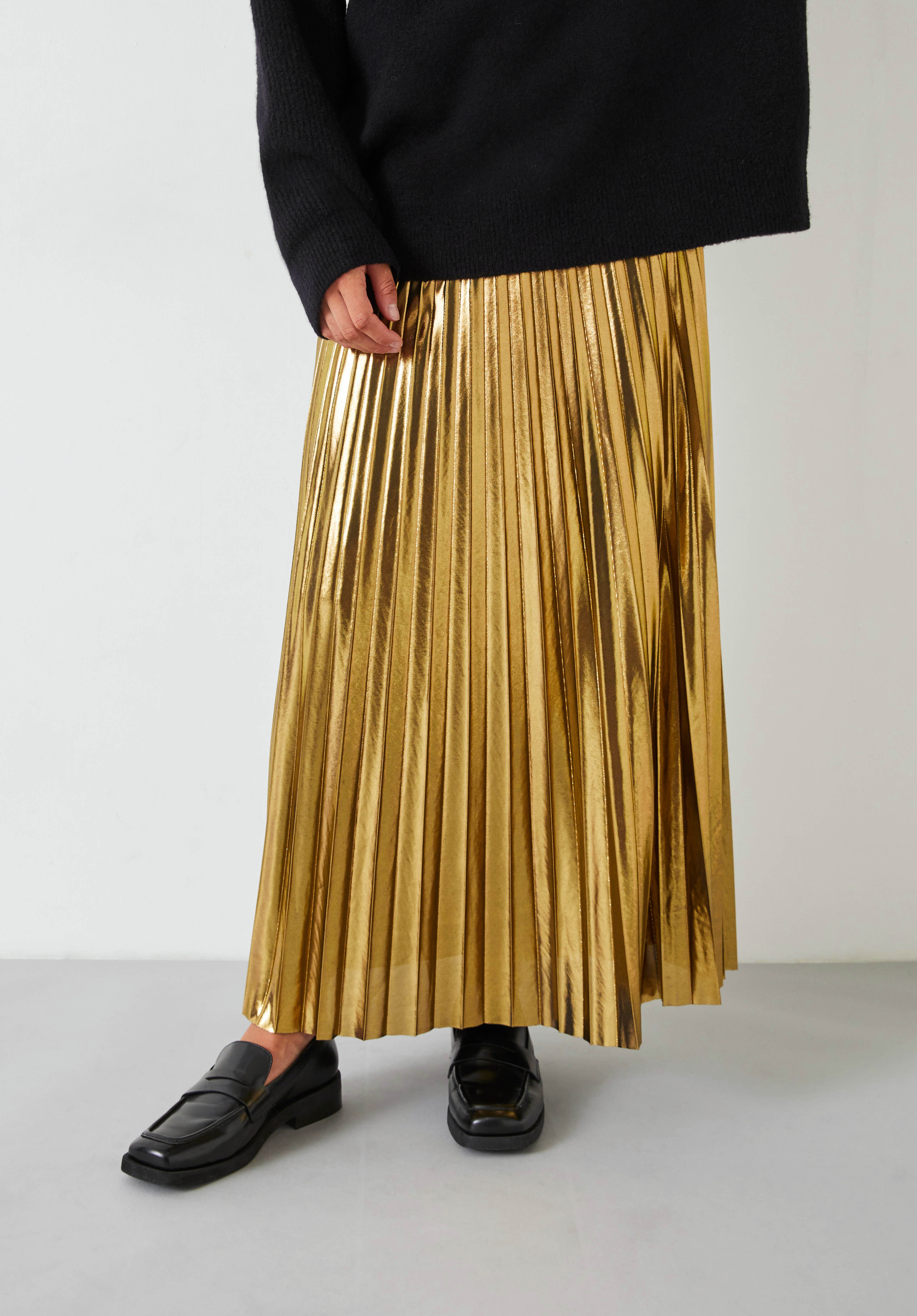 Pleated maxi skirt metallic 2025