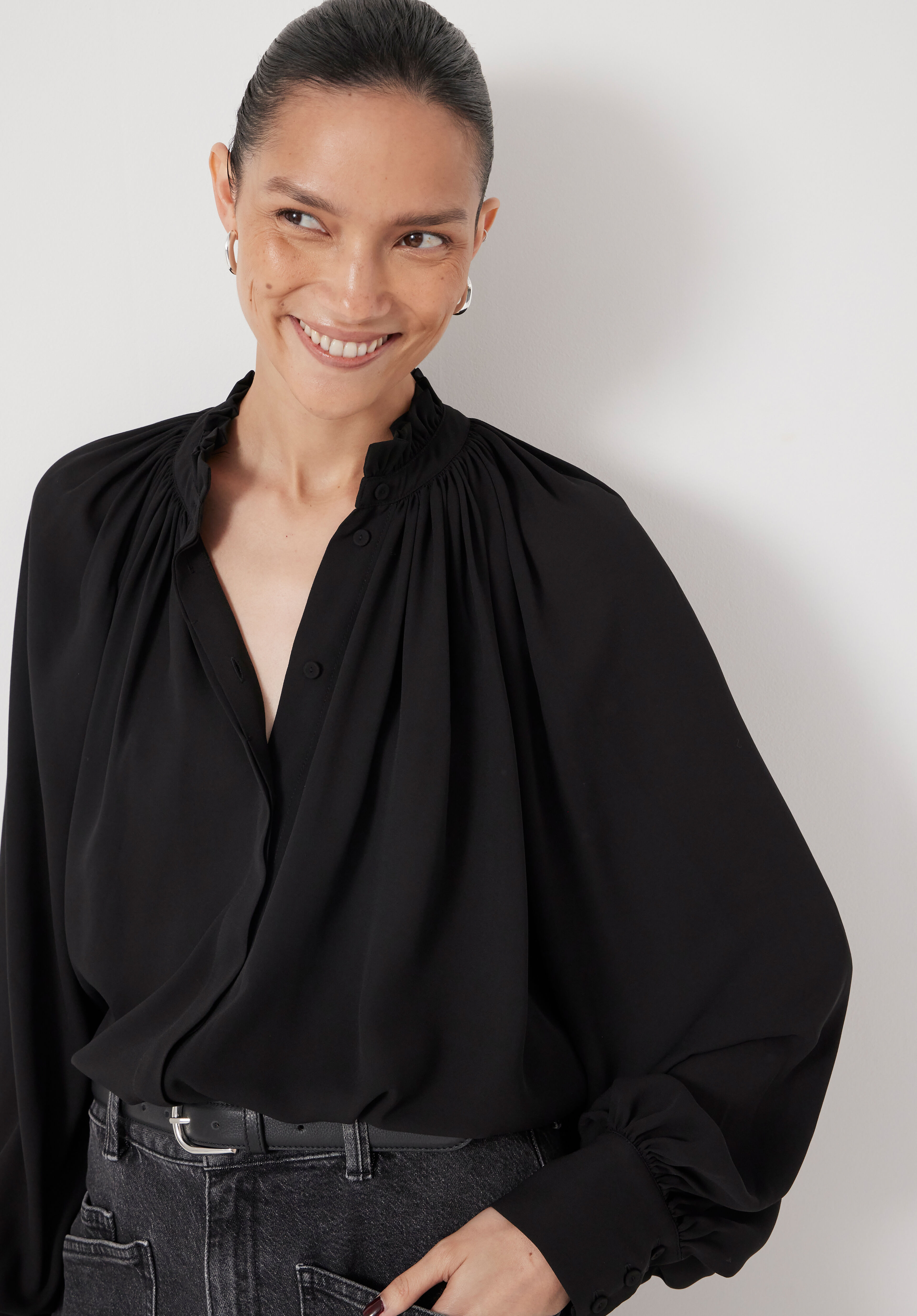 【美品】yilon Joli flower blouse black Fleur lace blouse – YILON