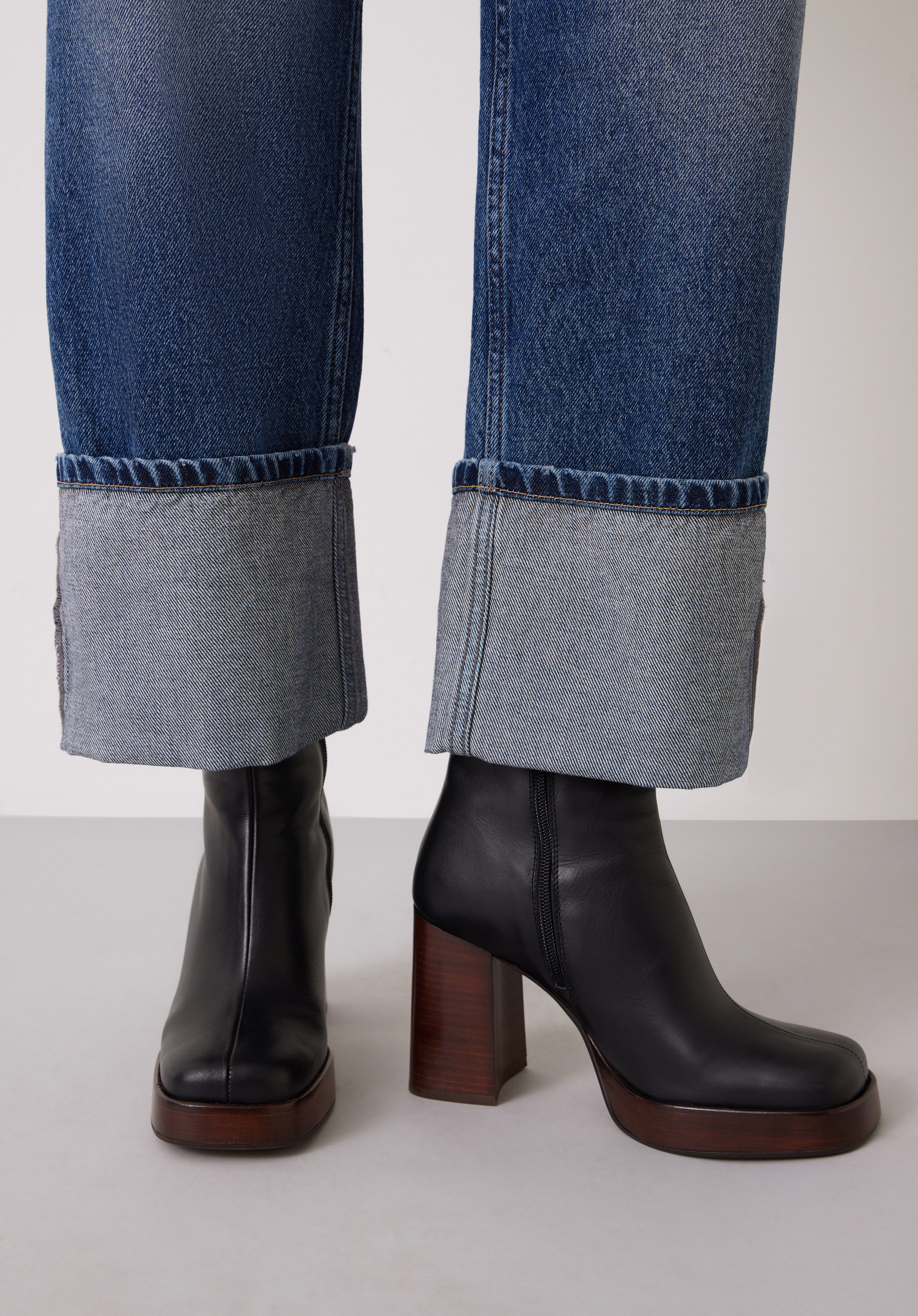Carly Turn Up Cropped Jeans