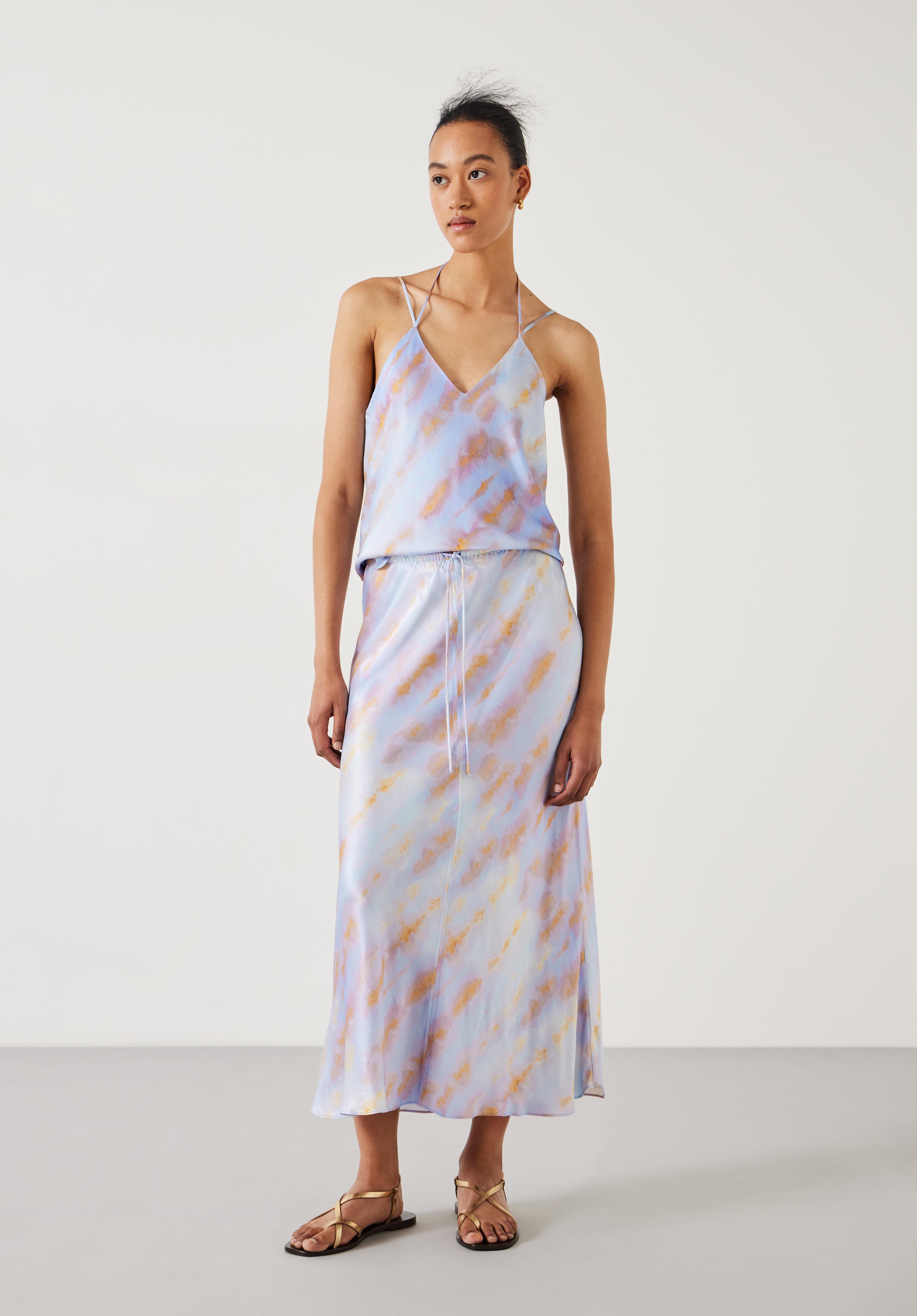 【COLOR iN ID】Suede layered wrap skirt ASYMMETRICAL WRAP SKIRT | VOGUE 8956 – Anita by Design