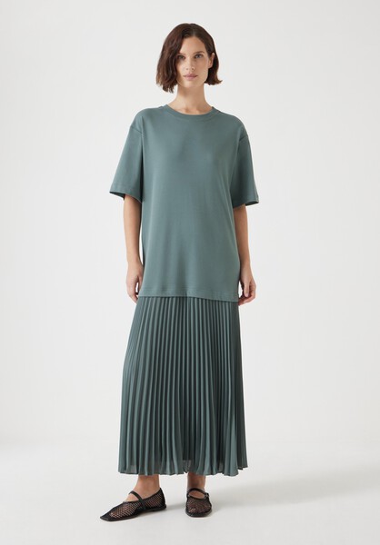 Esme Short Sleeve Pleated Midi Dress