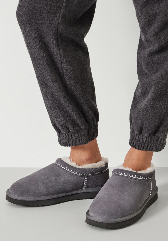 Padded Collar Sheepskin Snug Slippers