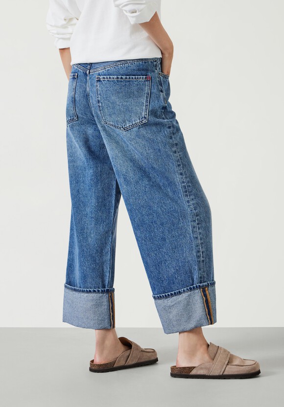 Mia Cropped Straight Leg Jeans