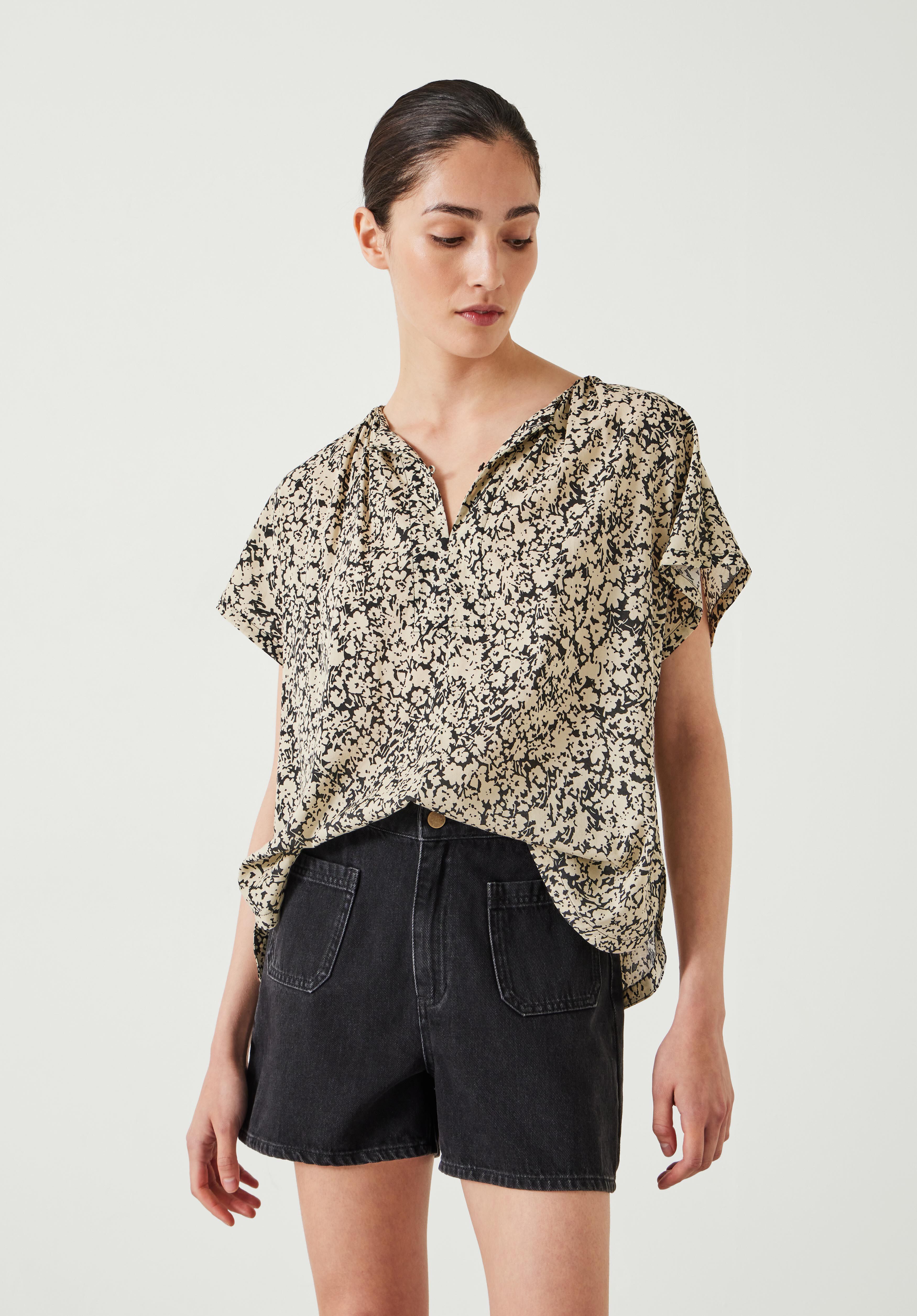 Taz Short Sleeve Blouse | Silhouette Floral Neutral | hush