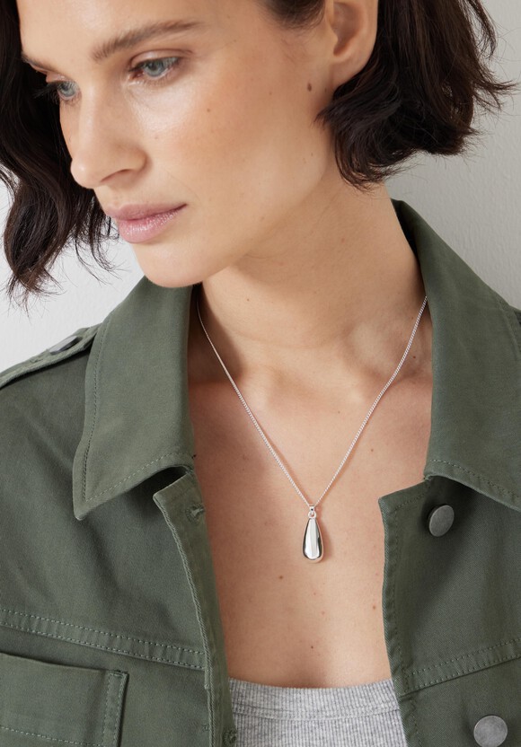 Teardrop Pendant Chain Necklace