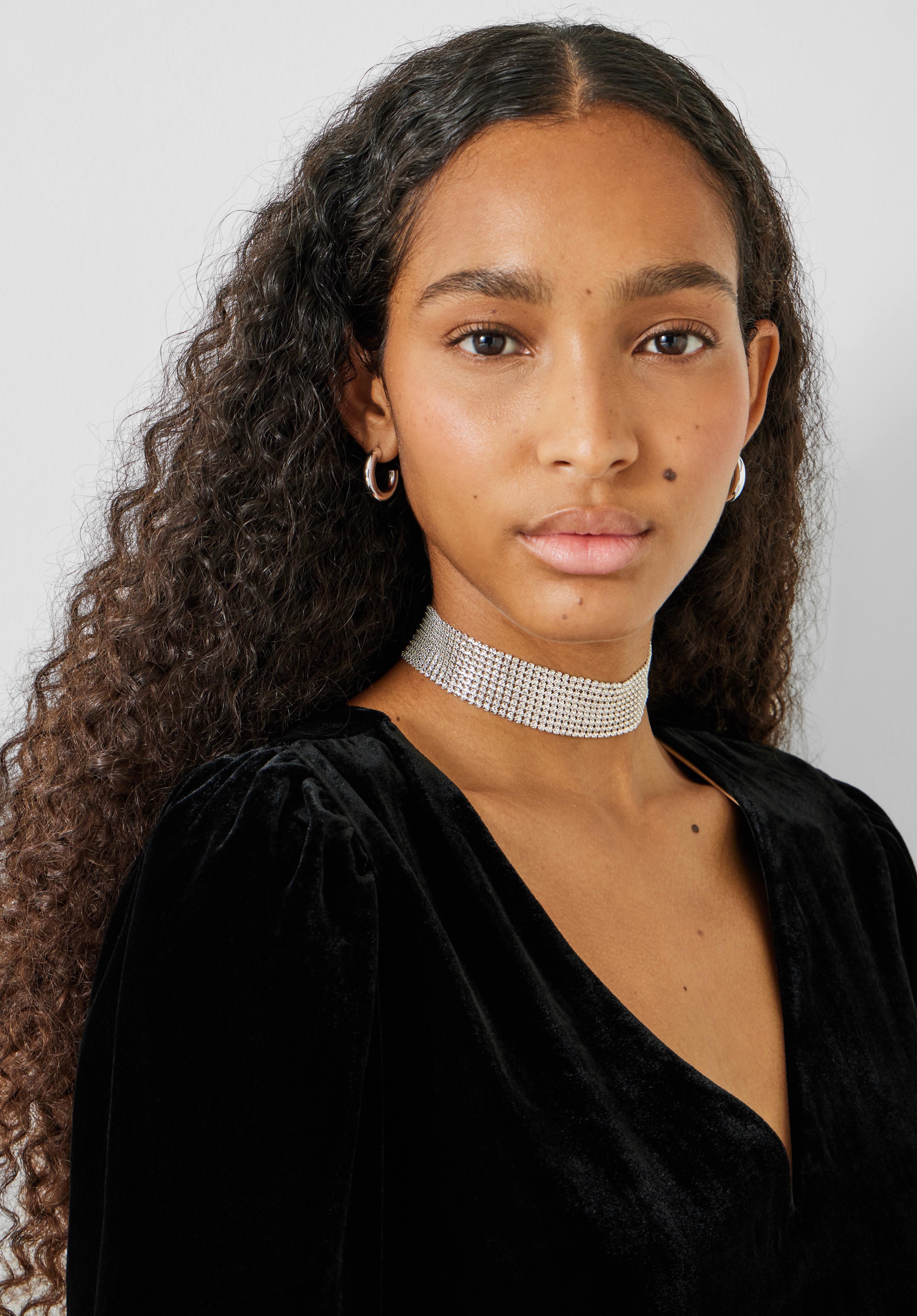 Online choker necklace store