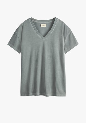 Sara V-Neck Boyfriend T-Shirt