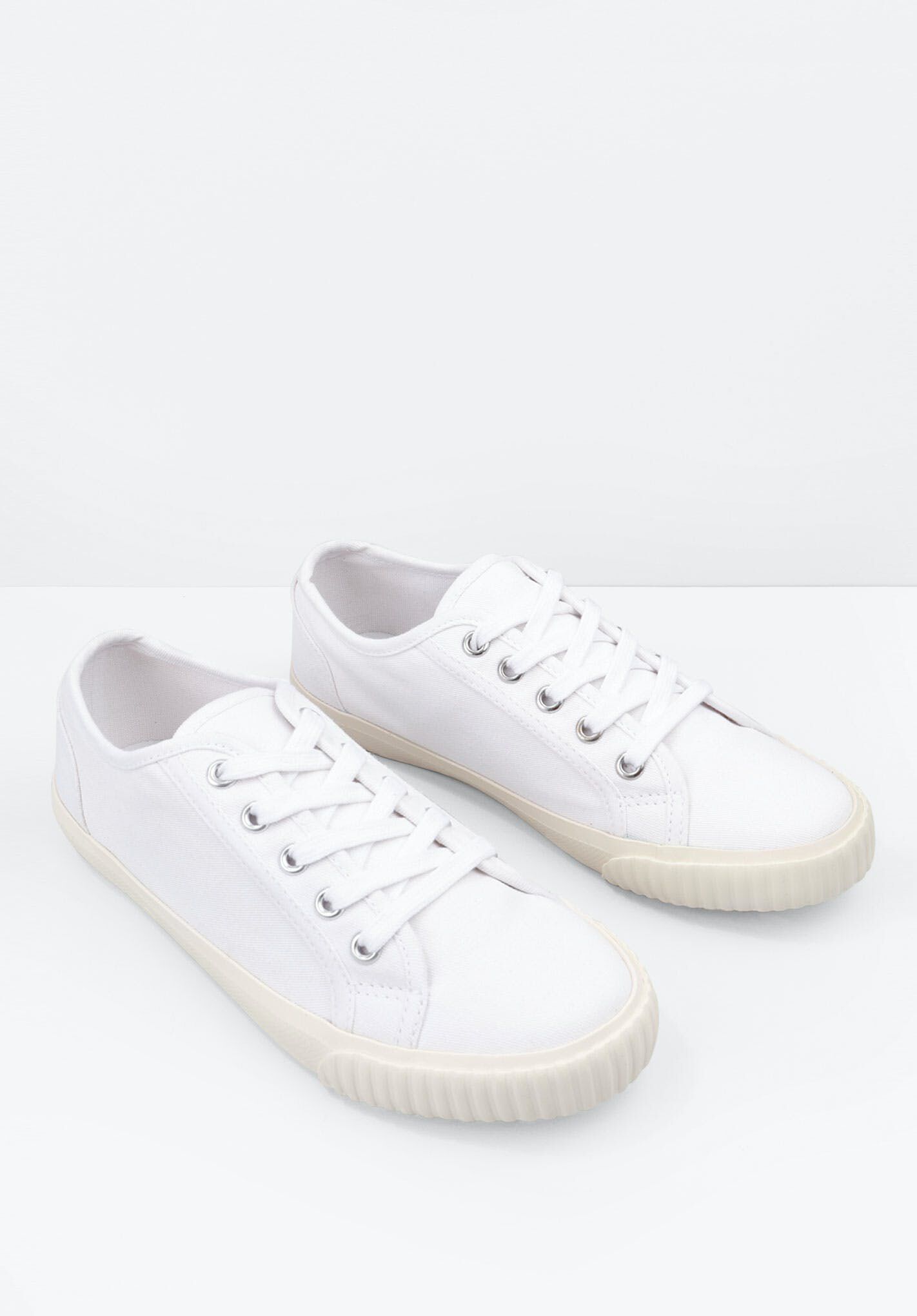 Henley Canvas Trainers | Lace Up