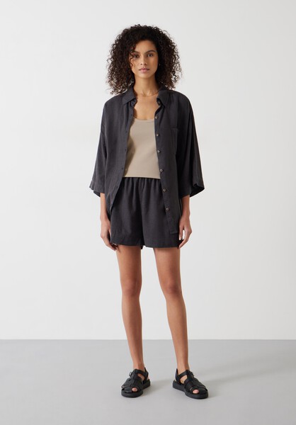 Lana Linen Blend Shorts