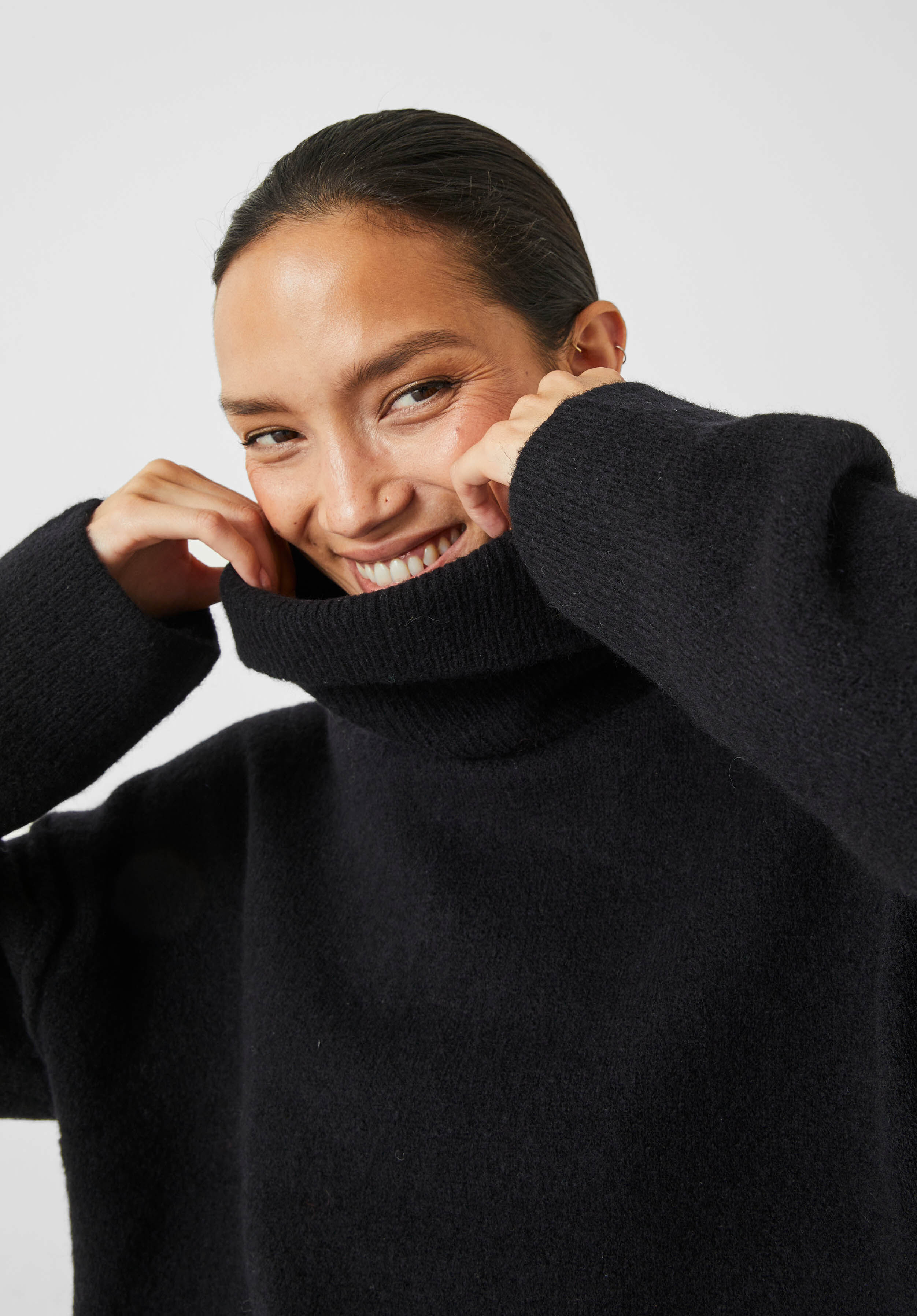 Black roll sale neck crop jumper