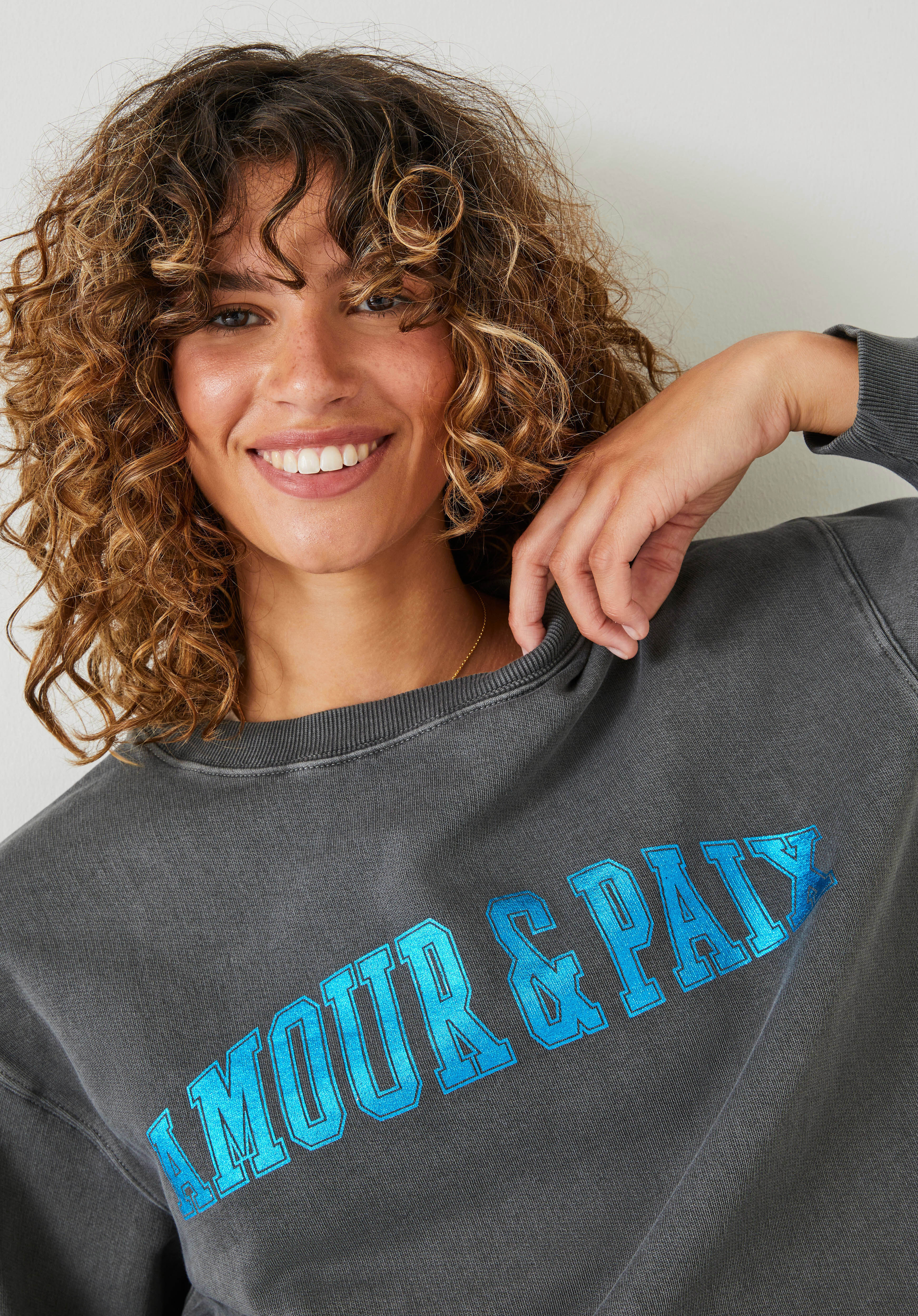 L Amour Paix Sweatshirt Dark Grey hush