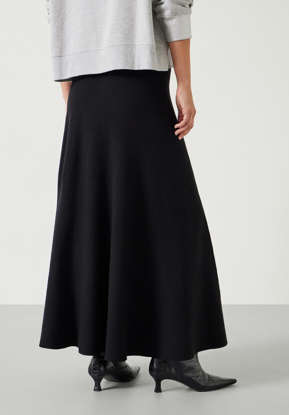 Zola Volume Knitted Midi Skirt