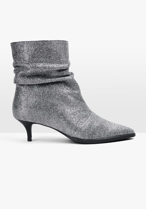 Knight Boots
