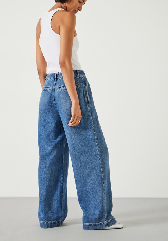 Lya Pleated Wide Leg Jeans