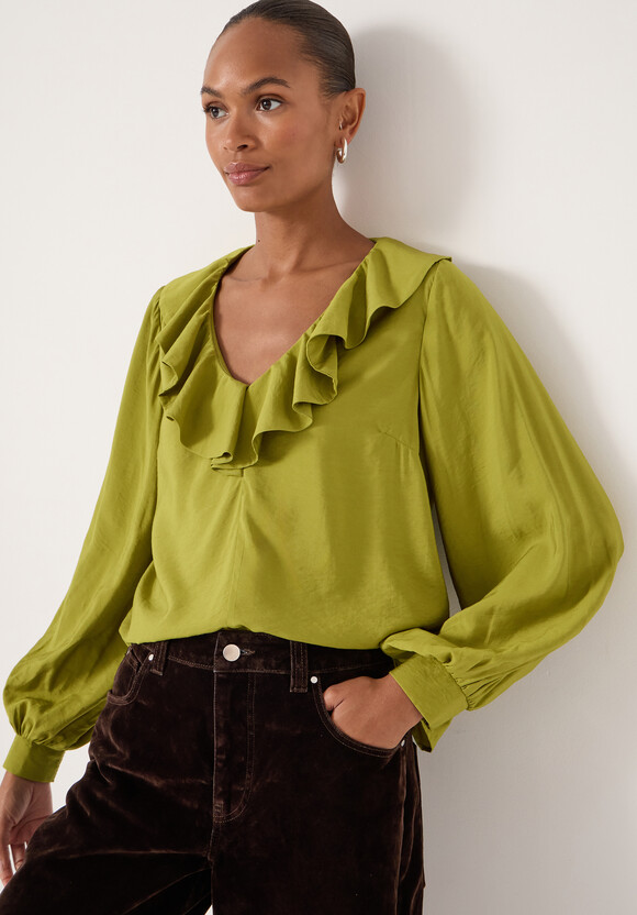 Air Flow Ruffle Blouse