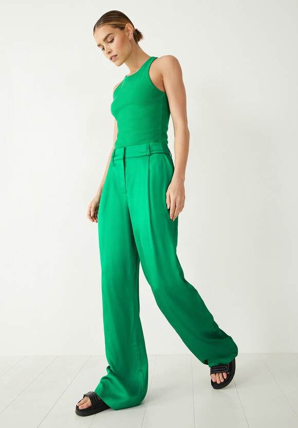 Ribbed Scooped Vest