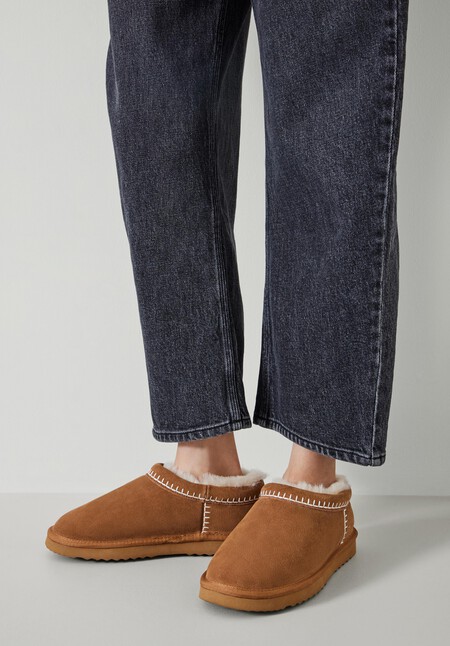 Padded Collar Sheepskin Snug Slippers