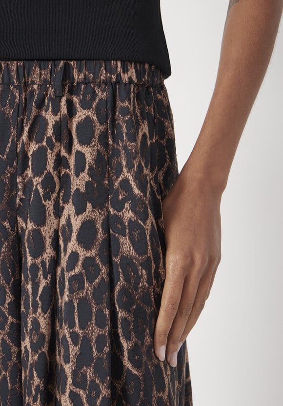 Air Flow Top Pleated Midi Skirt