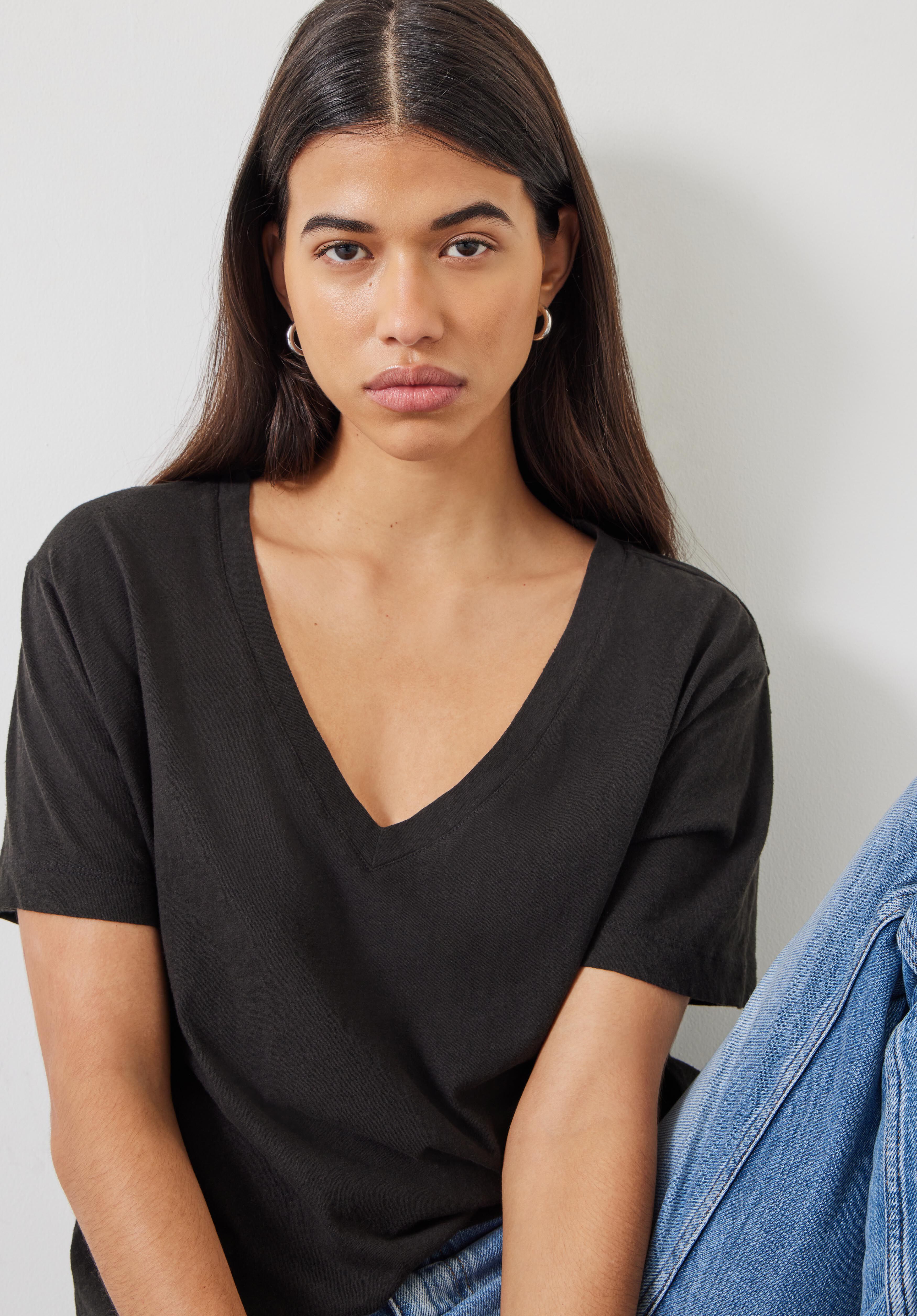 Linen Blend Deep V T Shirt Black hush