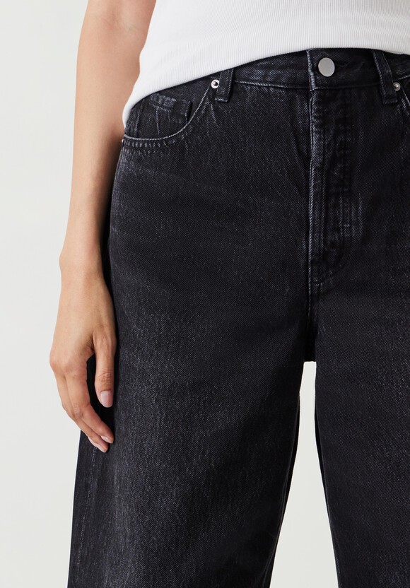 Mia Cropped Straight Leg Jeans