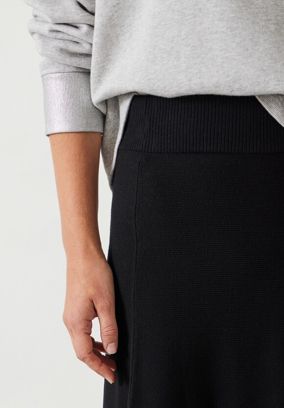 Zola Volume Knitted Midi Skirt