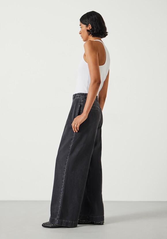 Lya Pleated Wide Leg Jeans