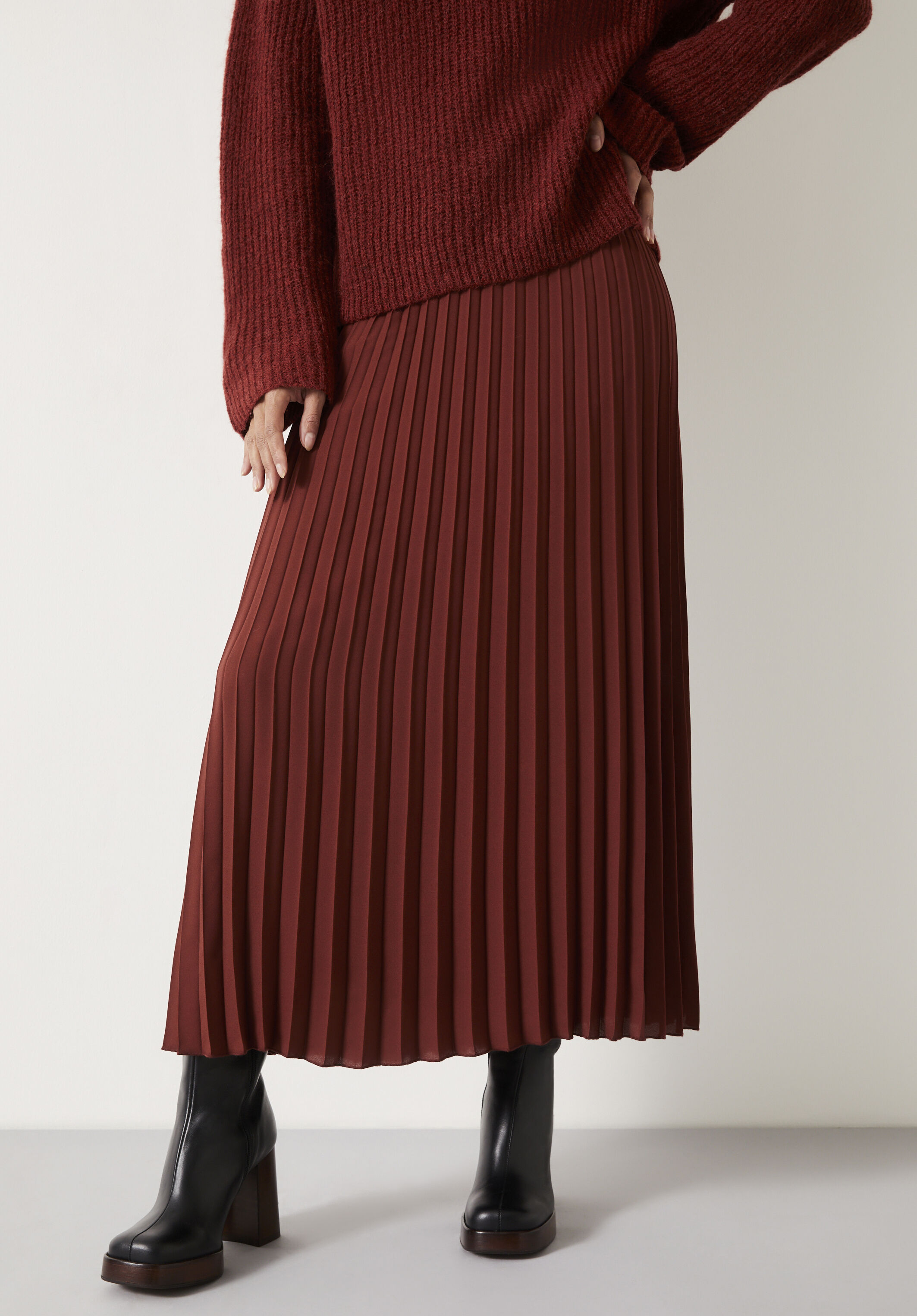 Neah Pleated Midi Skirt Brown hush