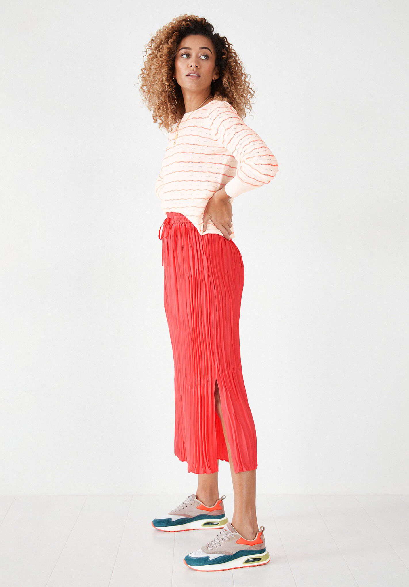Rust pink pleated skirt discount