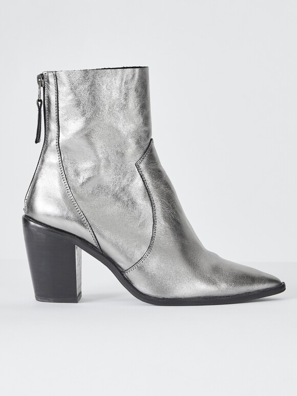 platform boots outfits