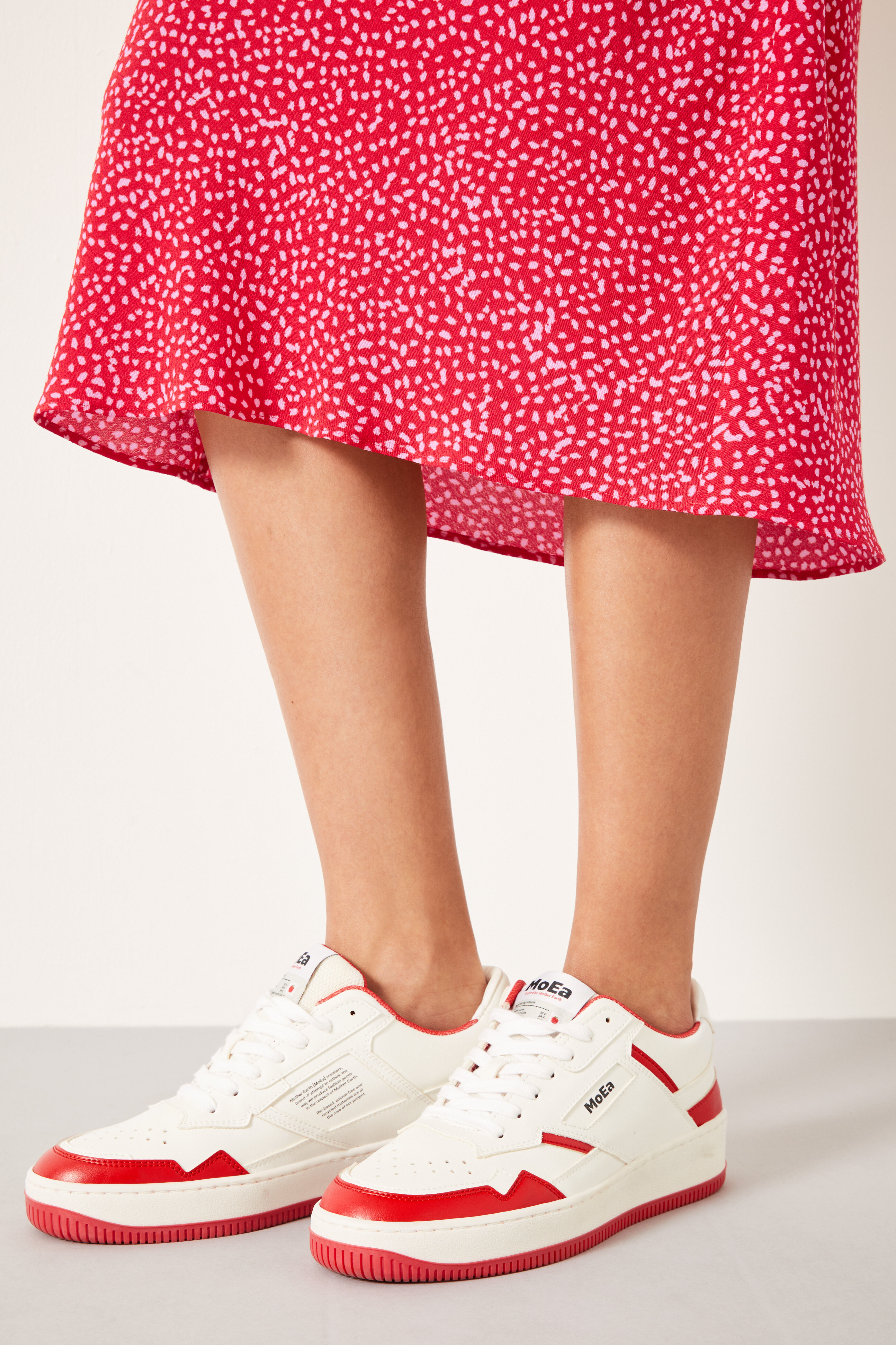 Environmentally outlet friendly trainers