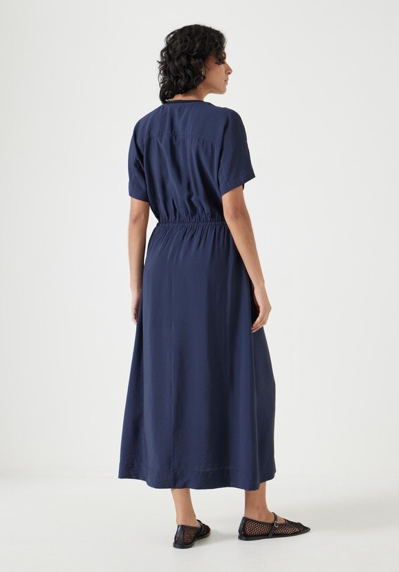 Air Flow Short Sleeve Crew Neck Midi Dress