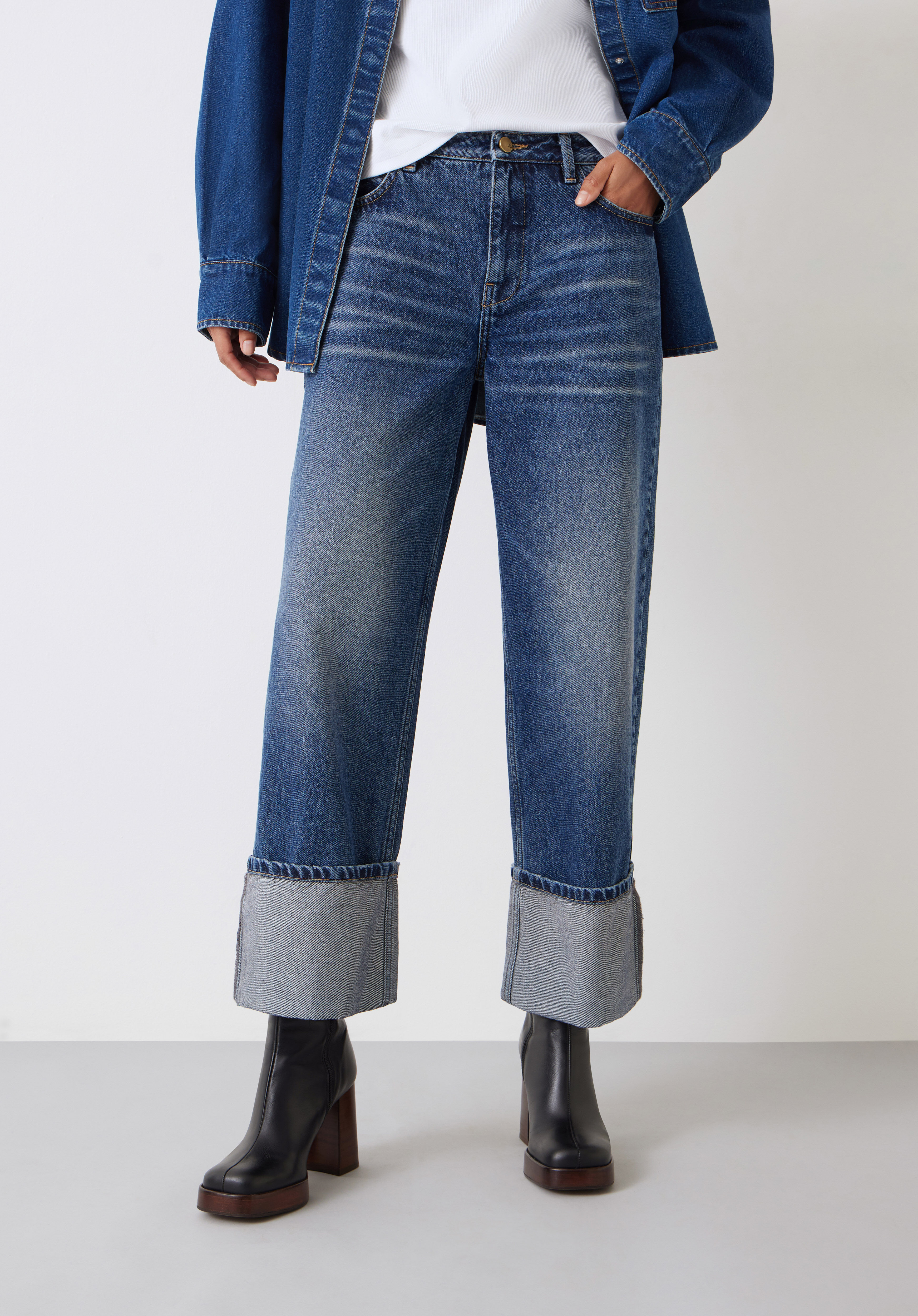 Carly Turn Up Cropped Jeans Mid Authentic Wash hush