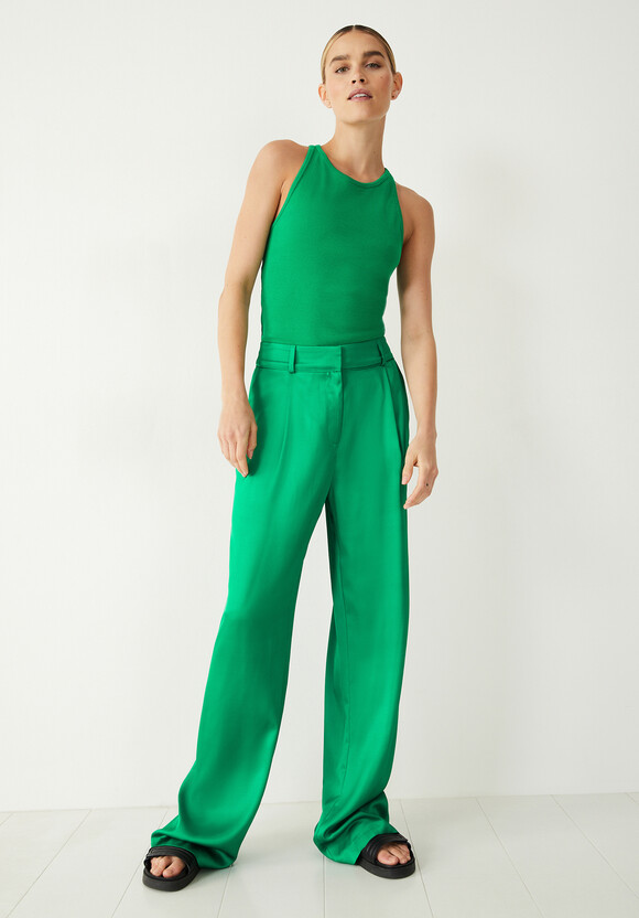 Ribbed Scooped Vest