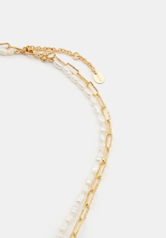 Hadley Hammered Pearl and Chain Necklace Hadley Hammered Pearl and Chain Necklace