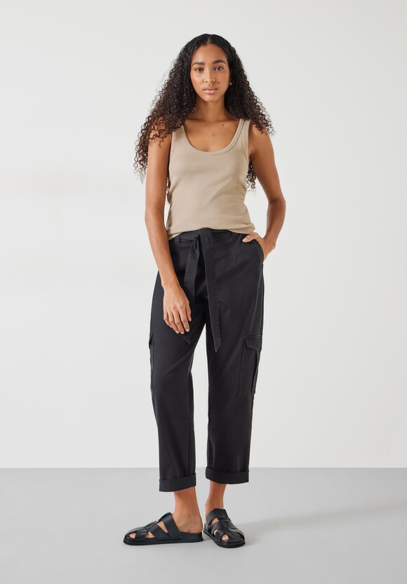 Ribbed Low Scoop Fitted Vest