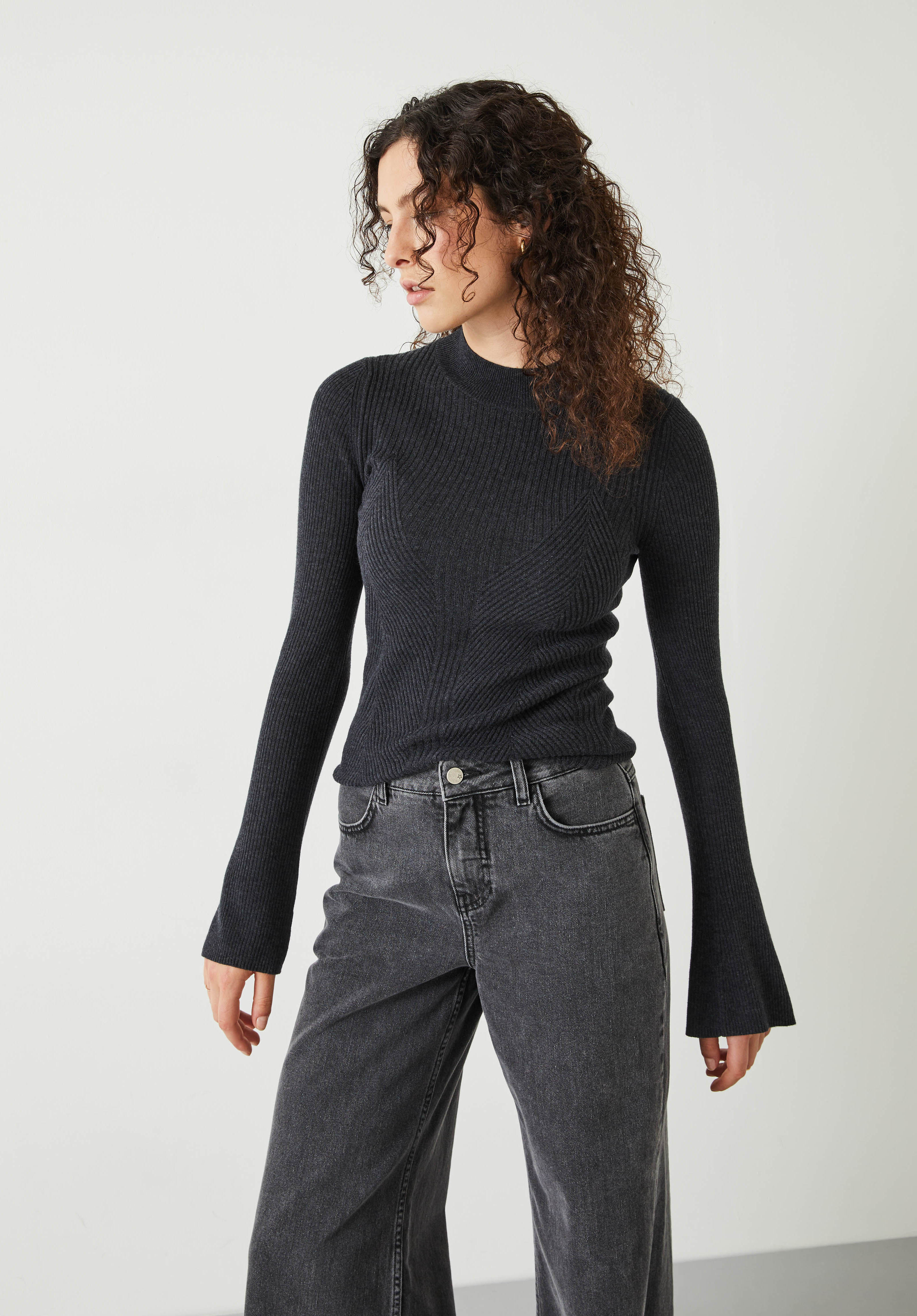 Ribbed black jumper store