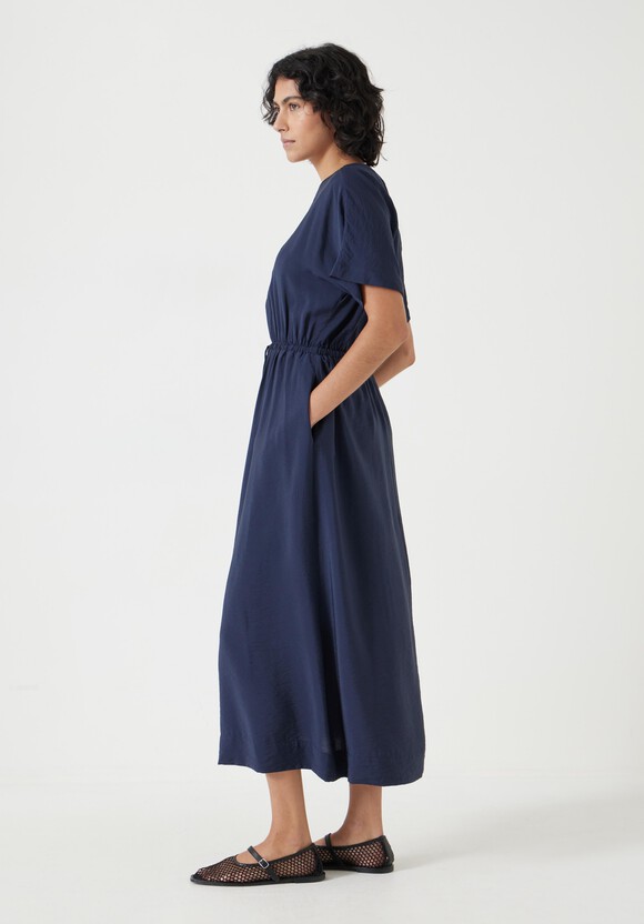 Air Flow Short Sleeve Crew Neck Midi Dress