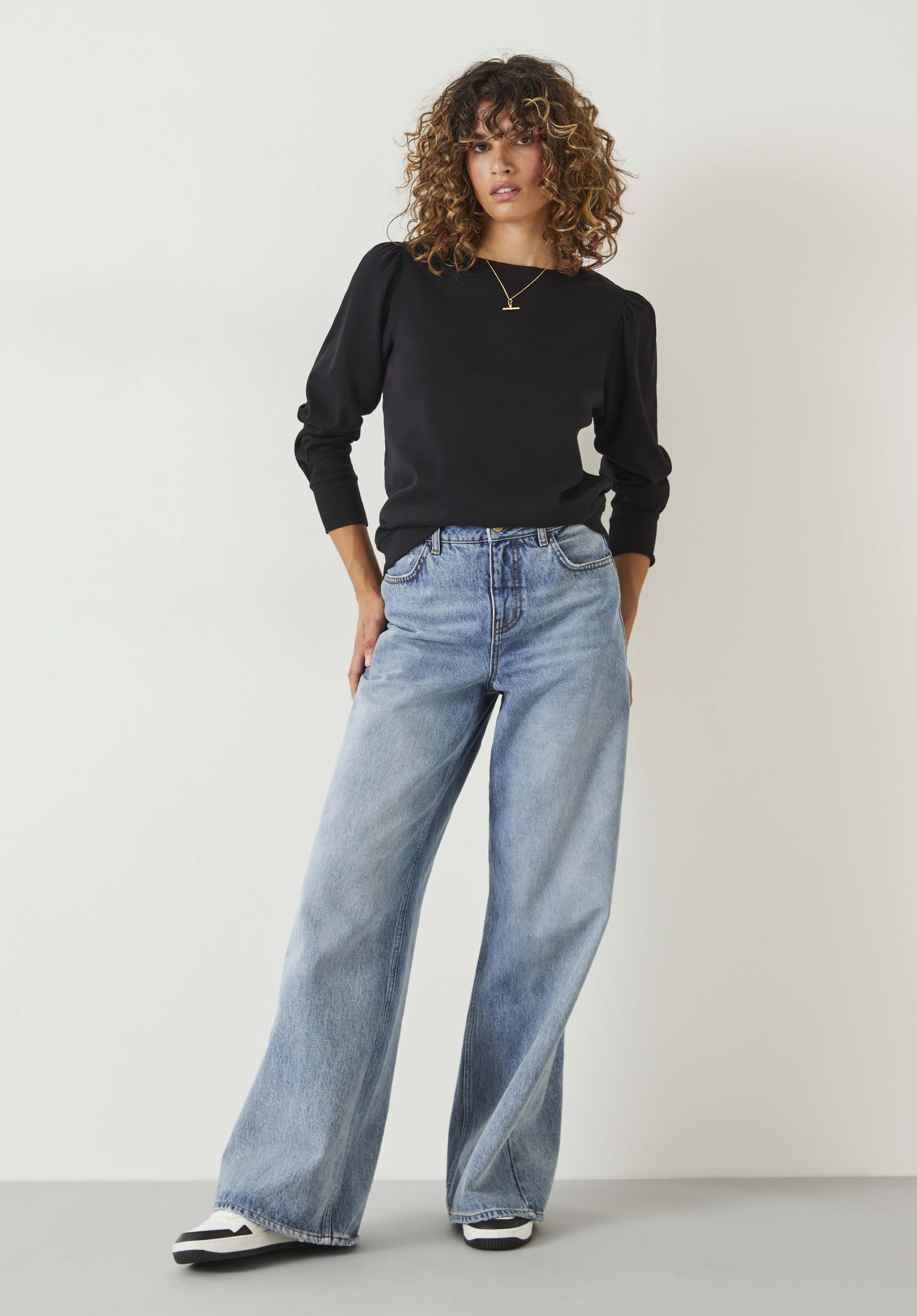Puff sleeve top and jeans shop