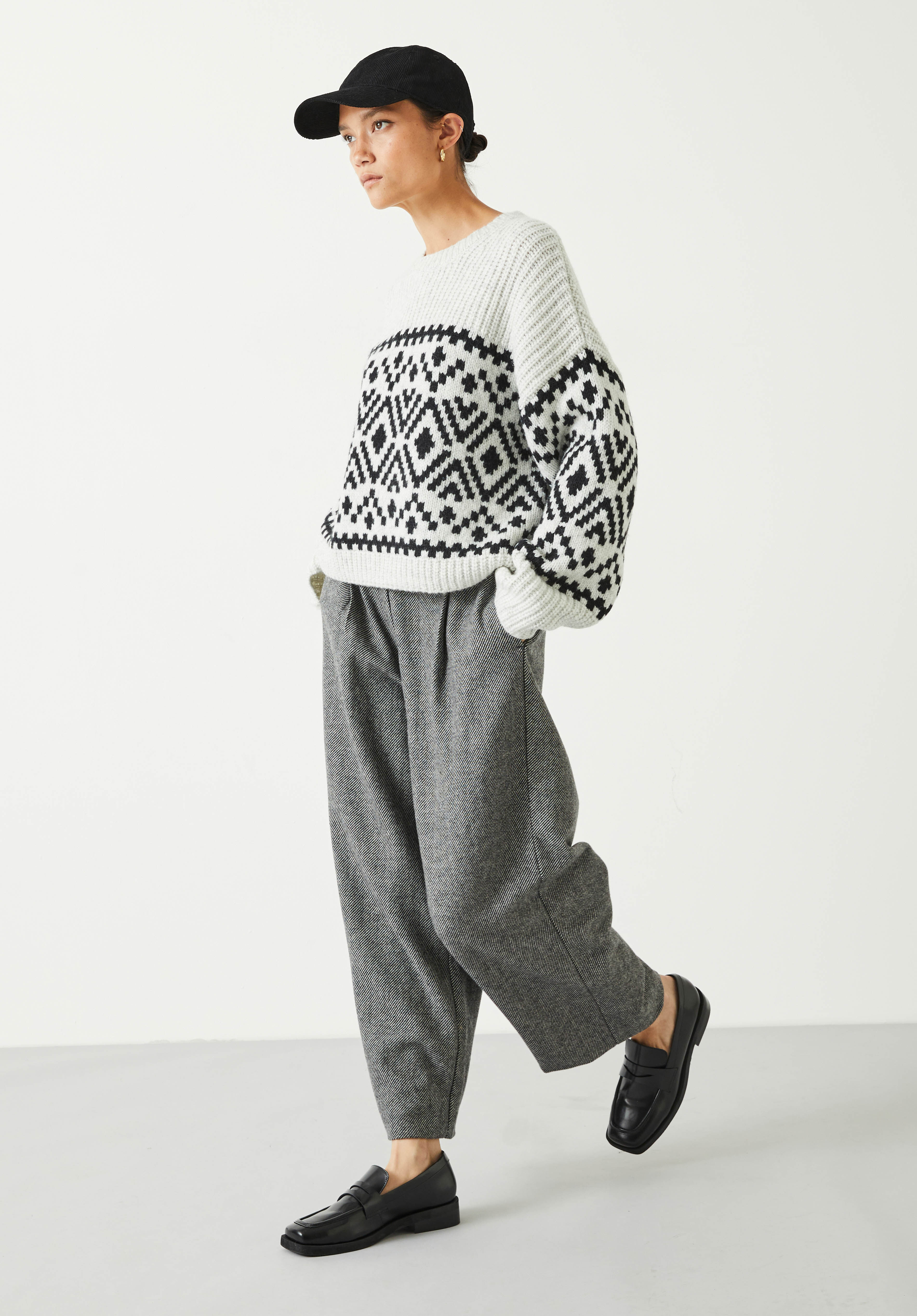 Dark grey cropped top trousers