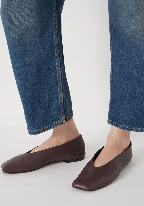 Asymmetric Leather Ballet Flats