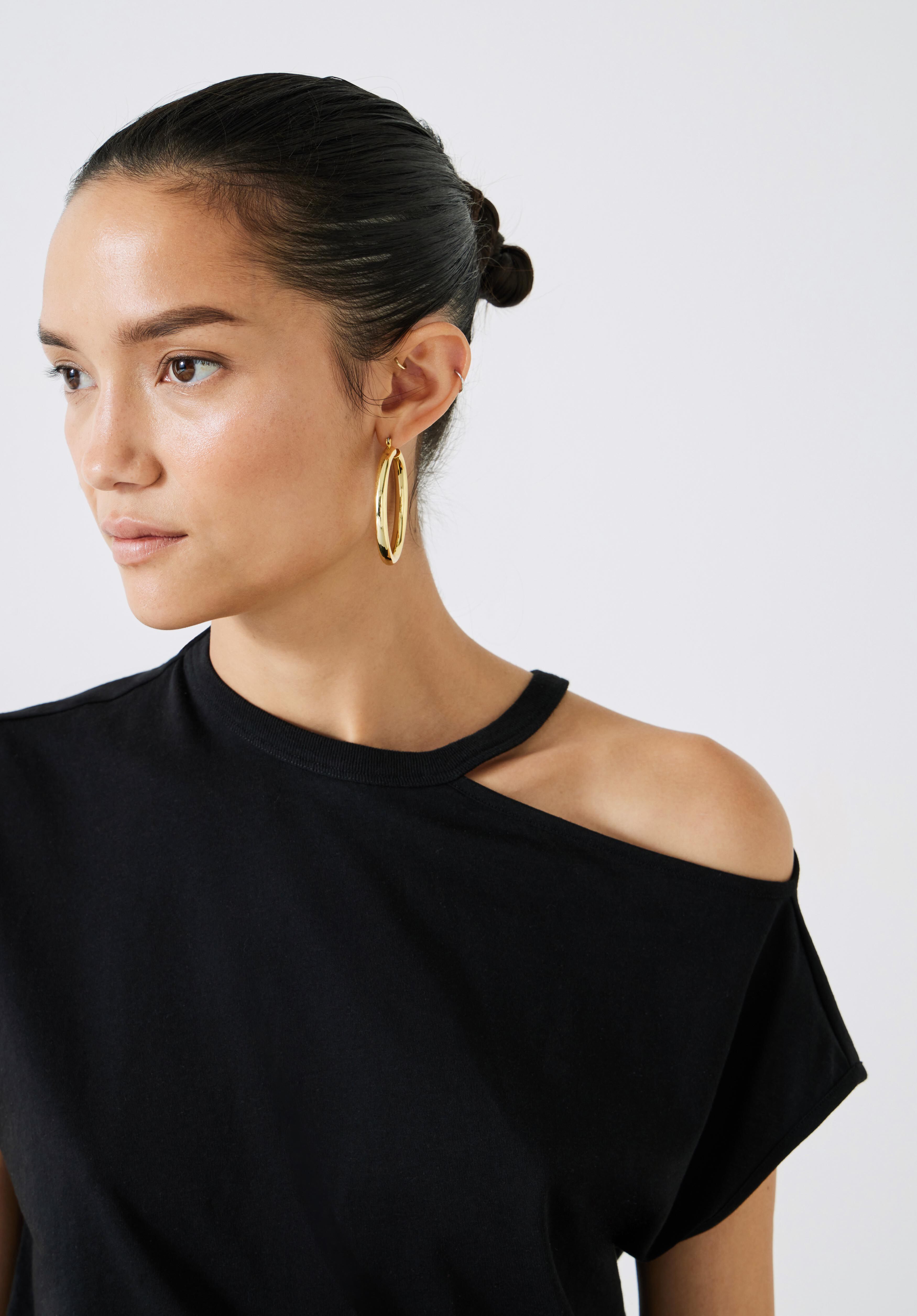 Shoulder detail top deals