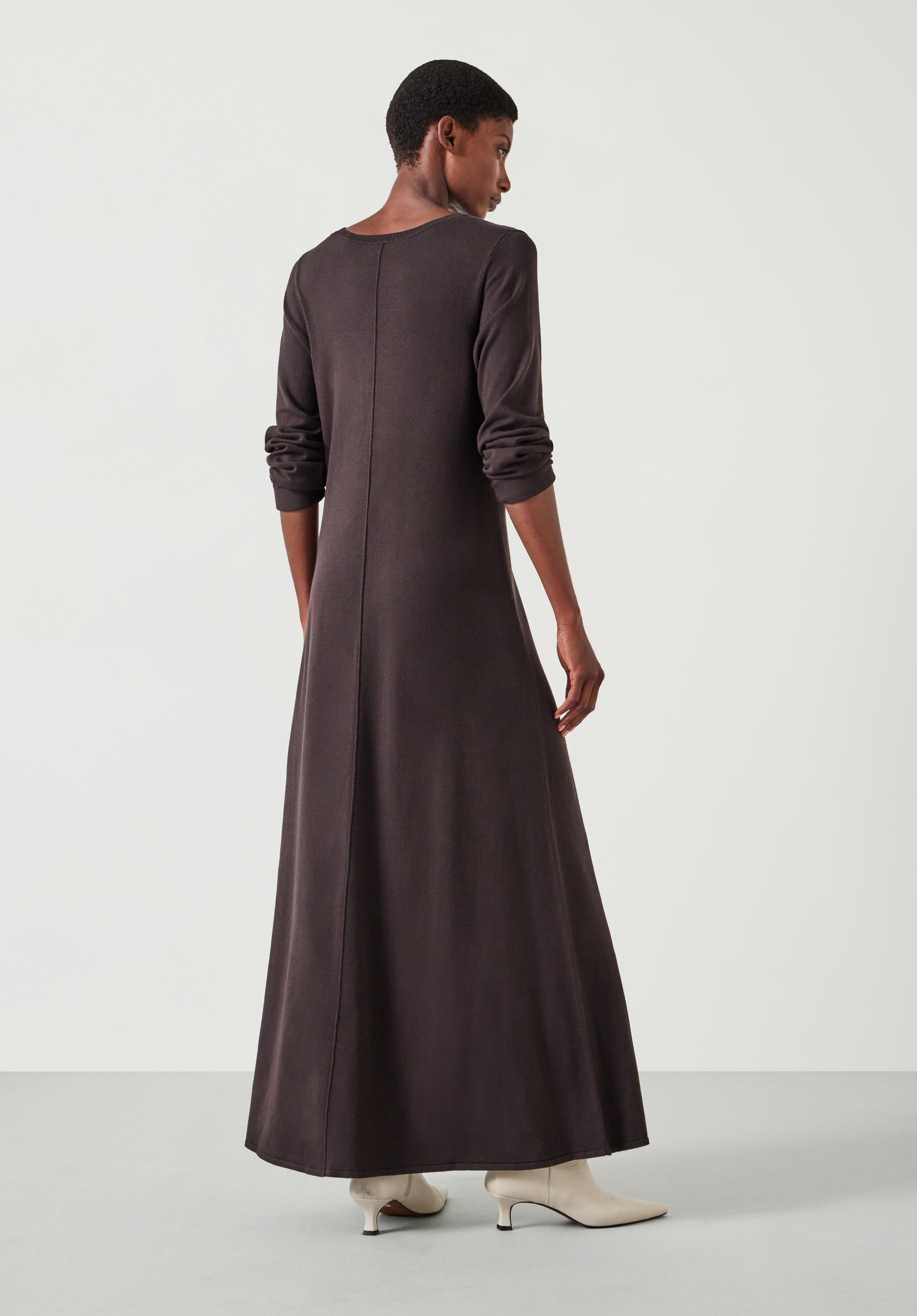 Long knitted maxi dress 2025