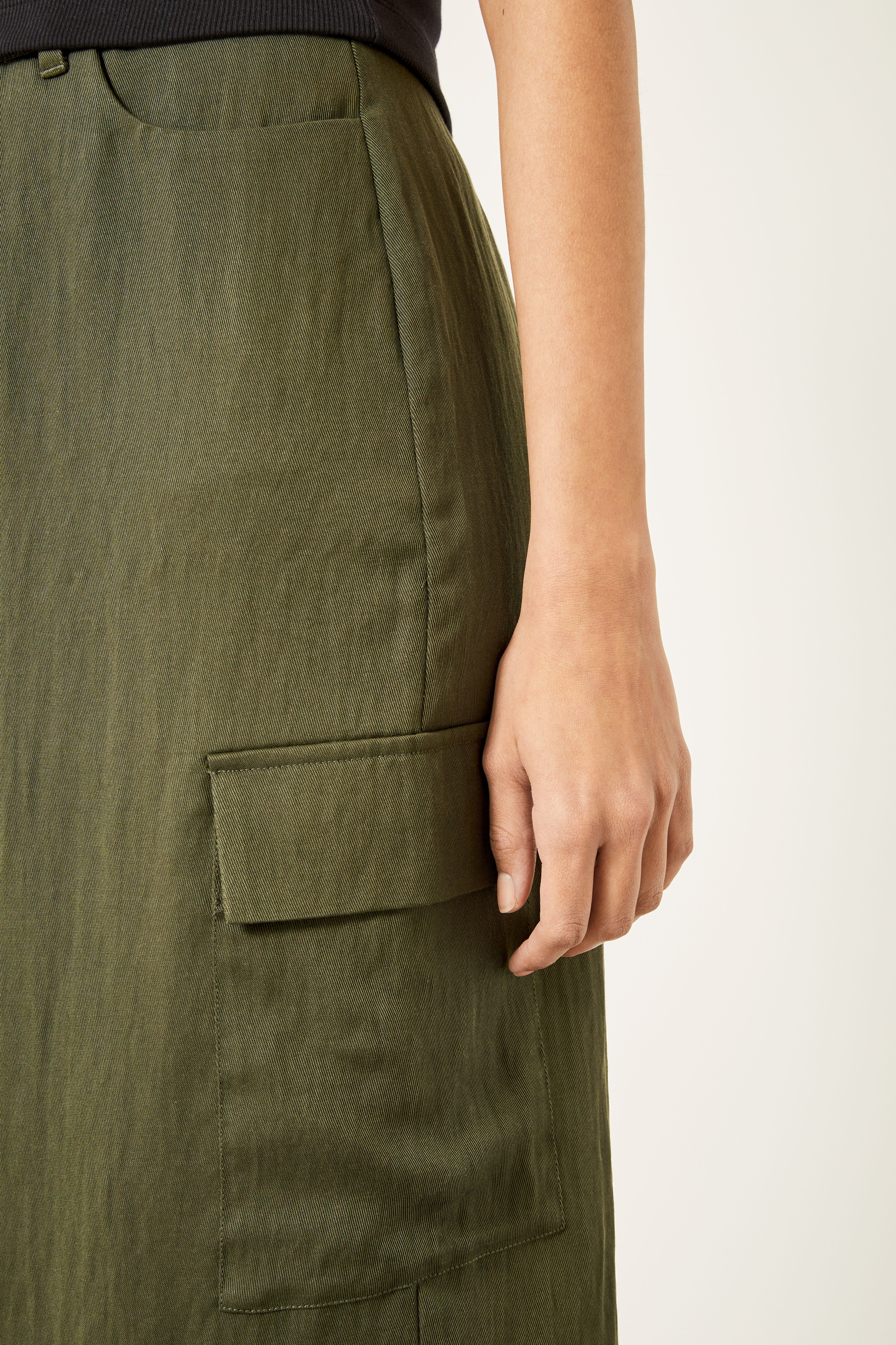 Knee length cargo best sale pants