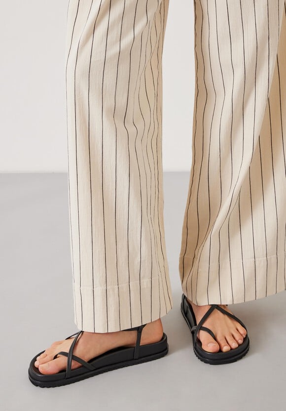 Thea Minimal Footbed Sandal